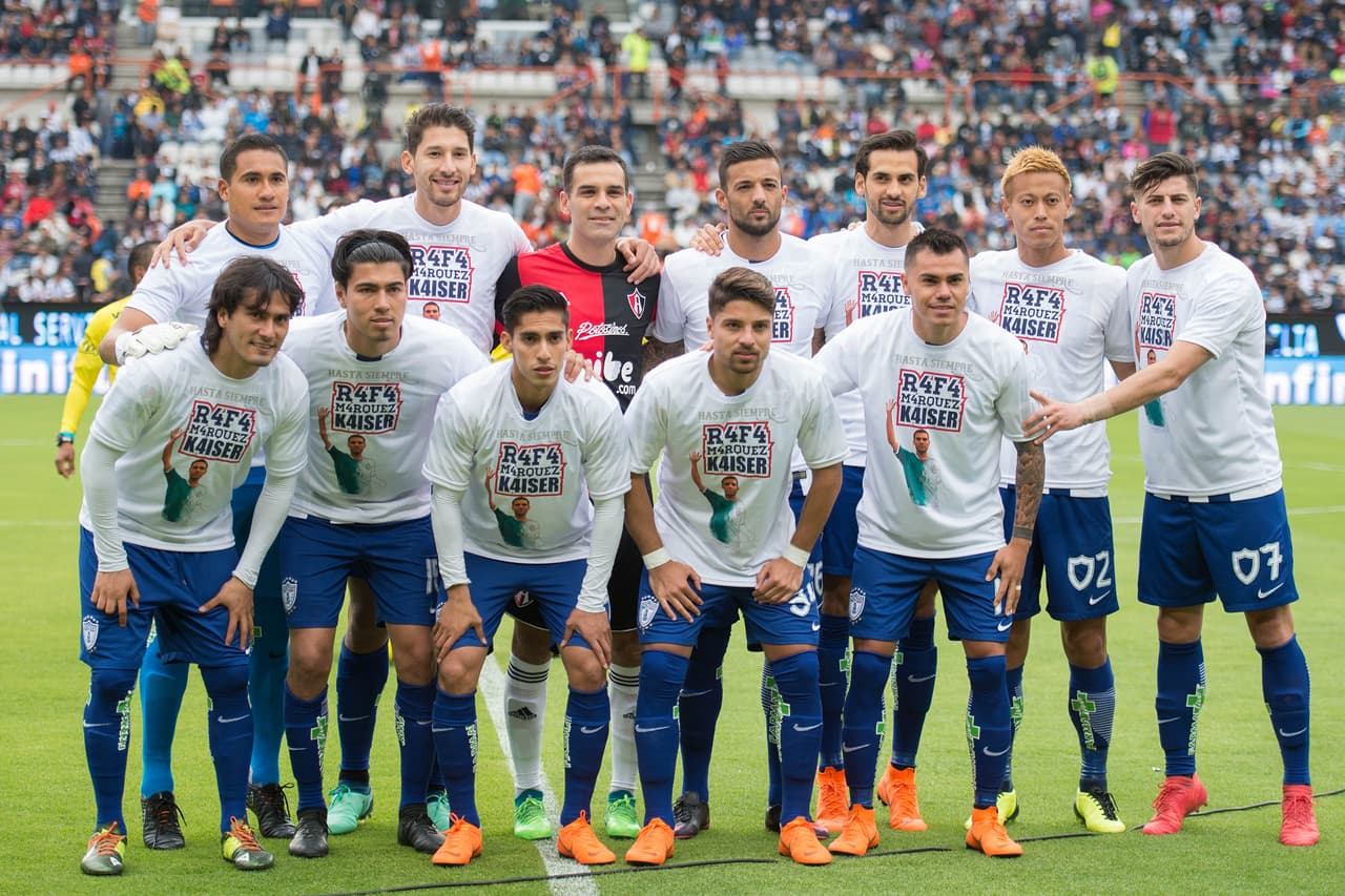 Previo al arranque del encuentro, los Tuzos salieron a la cancha con una playera conmemorativa por el adiós de Rafa Márquez.