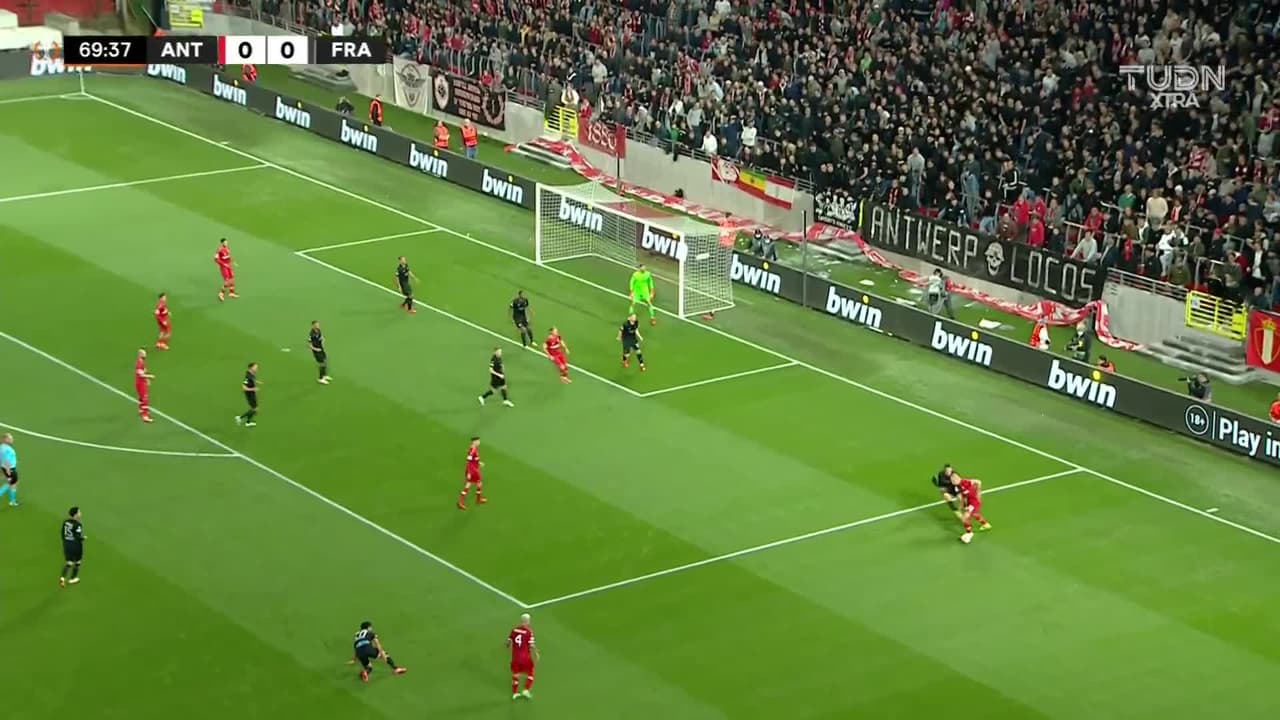 ¡TIRO ATAJADO! disparo por Benson Manuel.