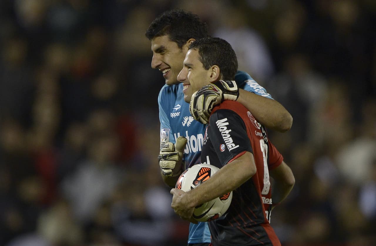 En el 2009 los clubes argentinos casi quiebran y el gobierno entró con dinero público para sanearlos y lograr a cambio la televisación pública de la liga.