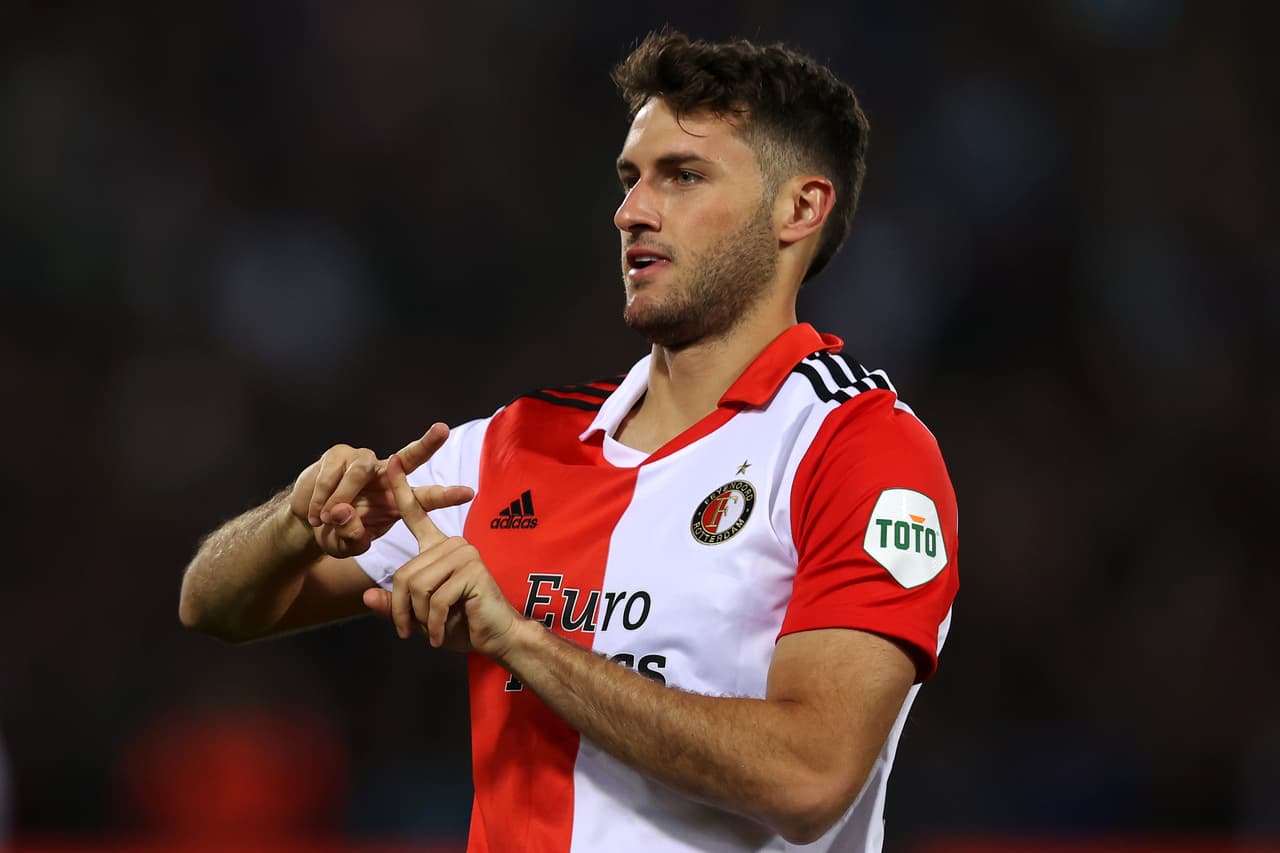 Feyenoord gana en partido amistoso pero Santiago Giménez no anota
