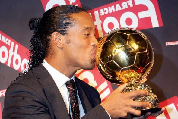 En tanto que Ronaldinho levantó este trofeo en el 2005 tras obtener el título en España y en la Liga de Campeones.