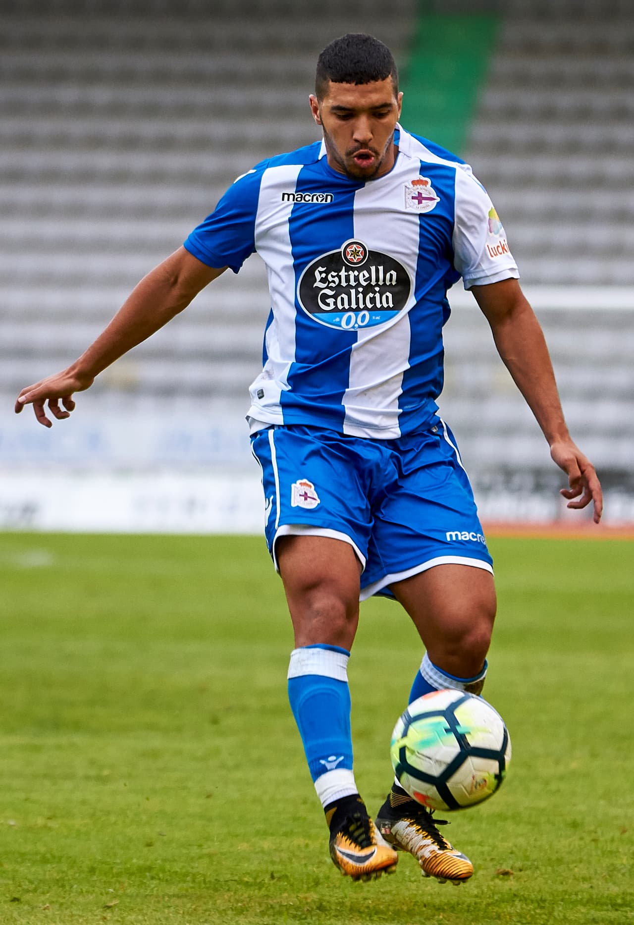 Zakaria Bakkali (Deportivo A Coruña): el joven belga, extremo de mucha velocidad, dejó el Valencia en busca de más oportunidades con el equipo gallego.