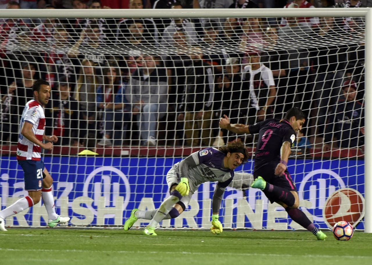 Guillermo Ochoa (La Liga) - Granada 1-4 Barcelona: el portero de la selección mexicana completó su partido 29 de esta temporada en el arco 'nazarí'.