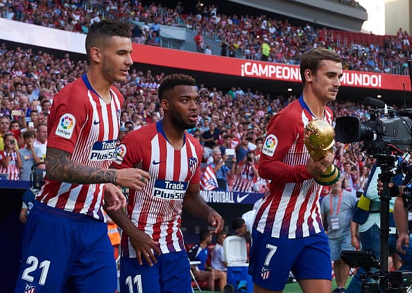 Griezmann, Lemar y Lucas presentan la Copa del Mundo a la afición del Atlético de Madrid