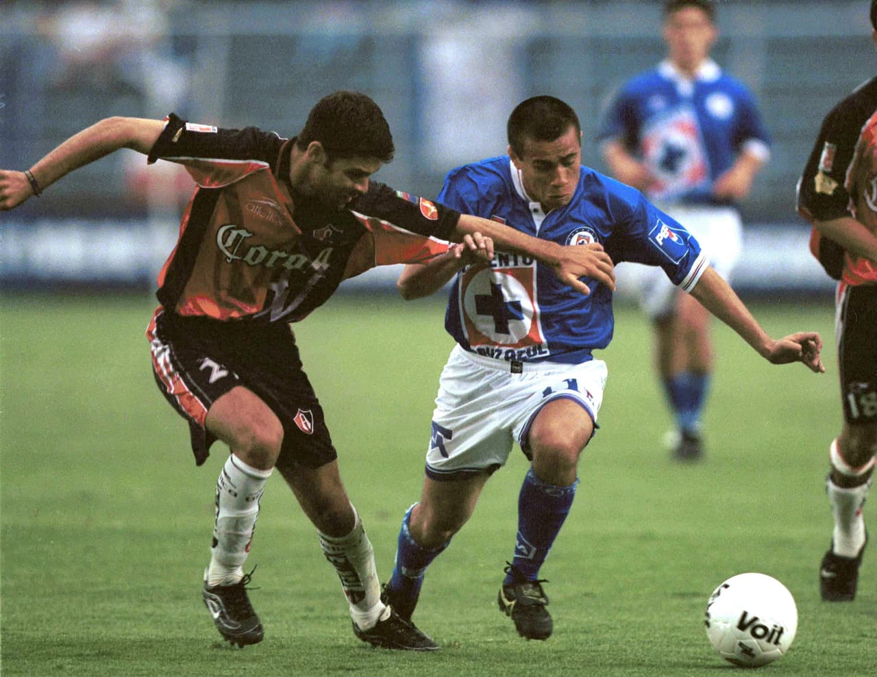 Márquez Álvarez, nacido en Zamora, Michoacán, debutó en la Primera División con el Atlas a los 17 años. El zaguero no duraría mucho con los rojinegros en su primera etapa, que fue de 1996 a 1999.