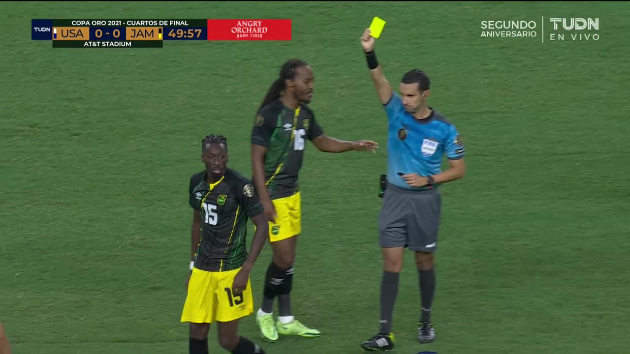 ¡TIRO ATAJADO! disparo por Bobby Reid.