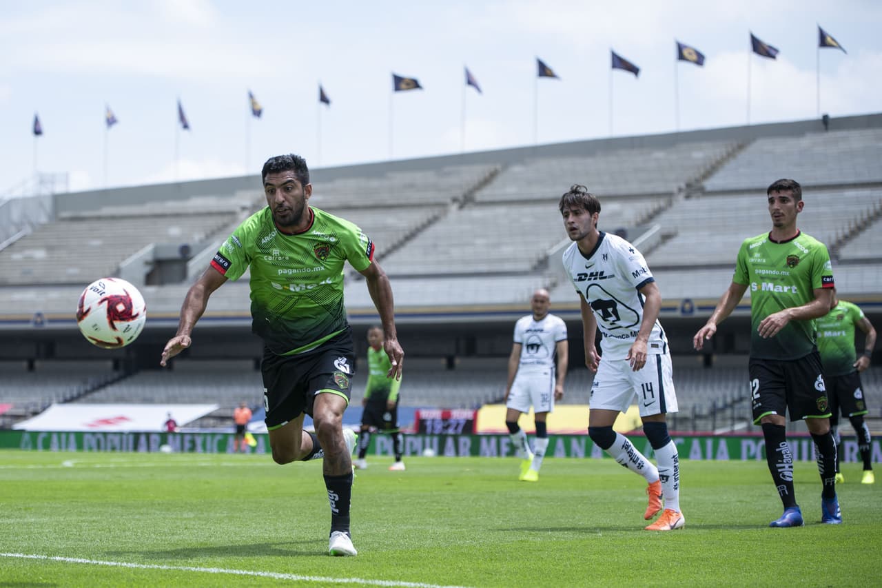 Sorprendentemente Bravos comienz a aser el equipo que ataca con más peligra y se quedan a centimetros de darle la vuelta al partido.