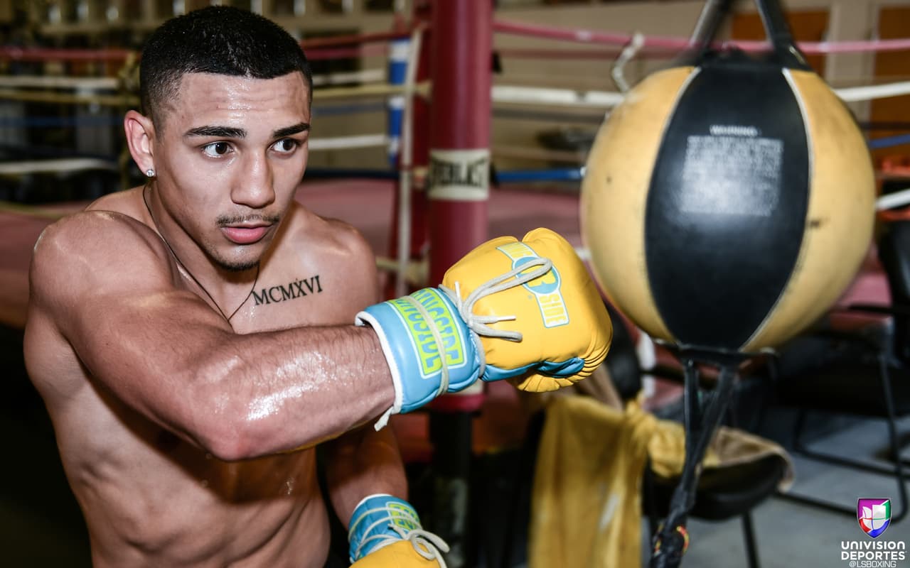 López peleó por última vez en julio, cuando se llevó una victoria por nocaut técnico en el sexto asalto para ganar el título vacante ligero de las Américas Continental del CMB.