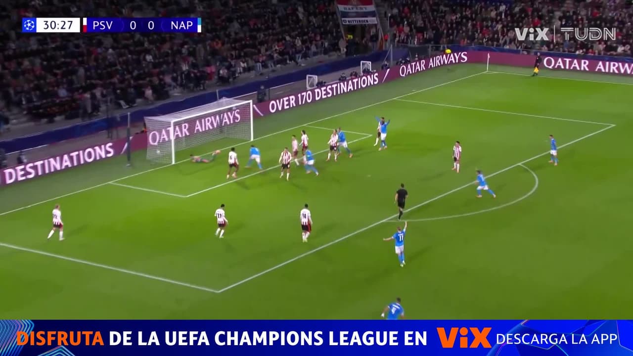 ¡DE CABEZA! McTominay marca el primero y pone en ventaja al Napoli ante el PSV