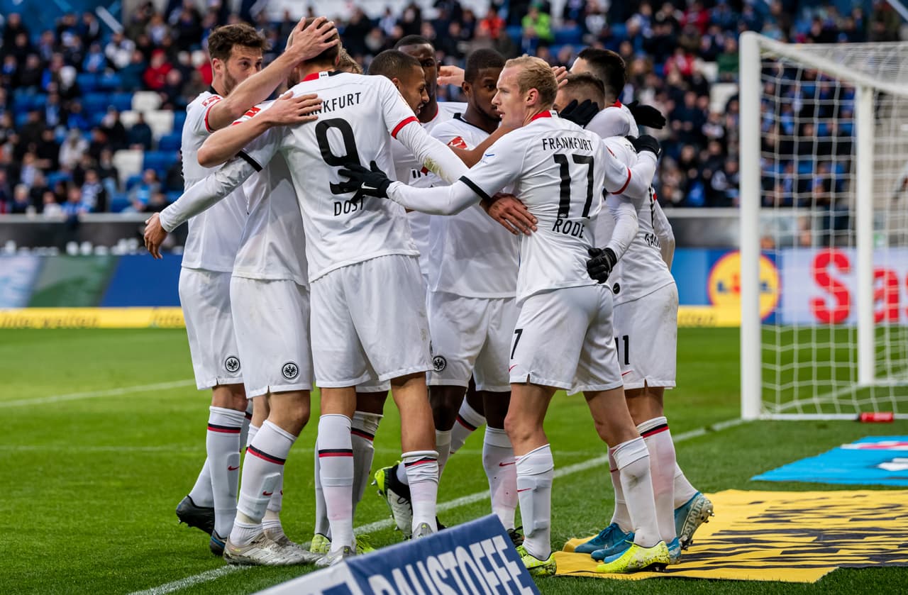 Dost (18’) abrió el marcador para Frankfurt, Stafylidis (48’) emparejó el encuentro y Chandler (62’) anotó el gol de la victoria.