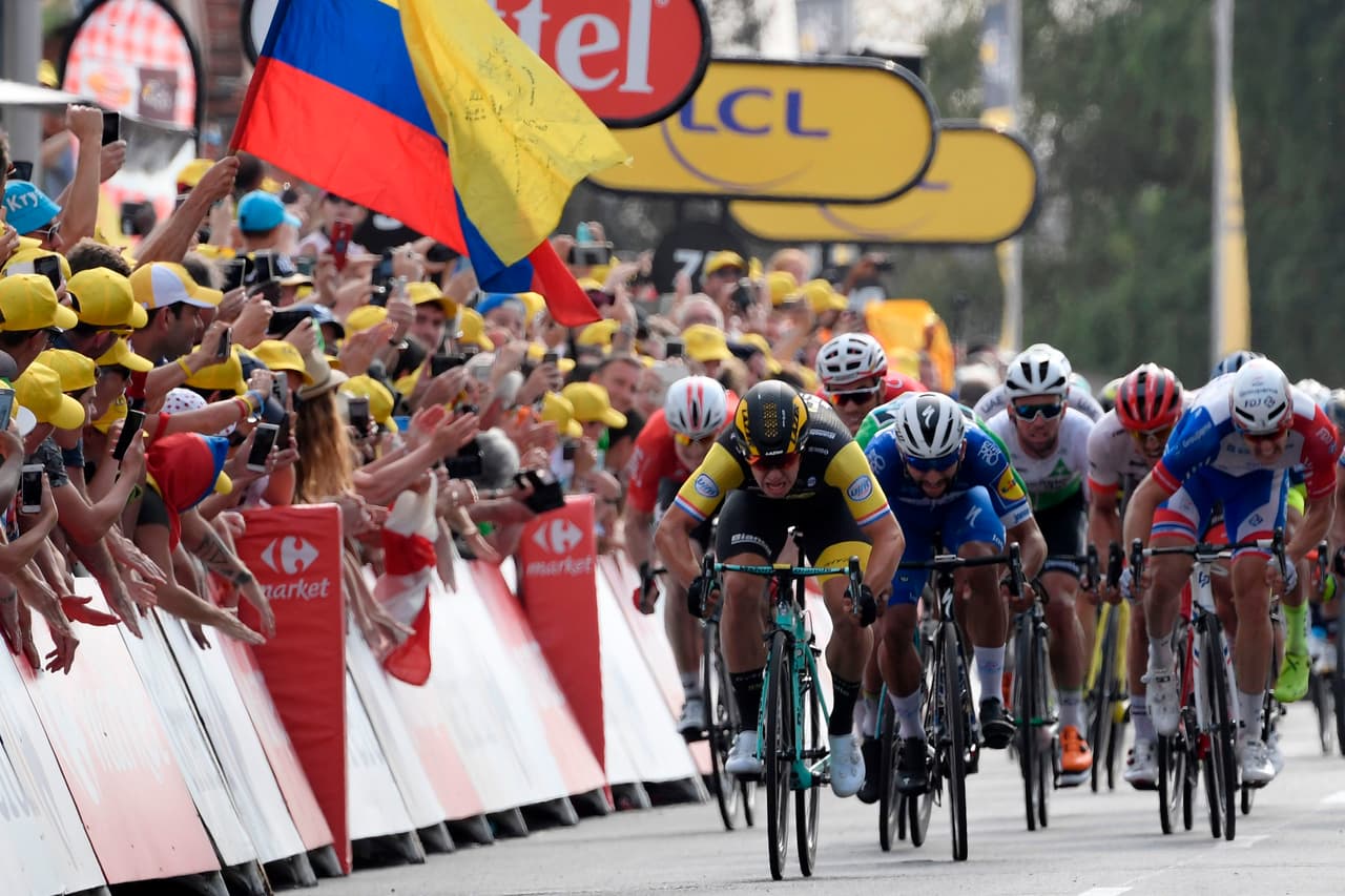 Dylan Groenewegen tomó ventaja en los metros finales y el colombiano Gaviria –del Quick-Steps Floor– no pudo contrarestar la potencia del holandes.