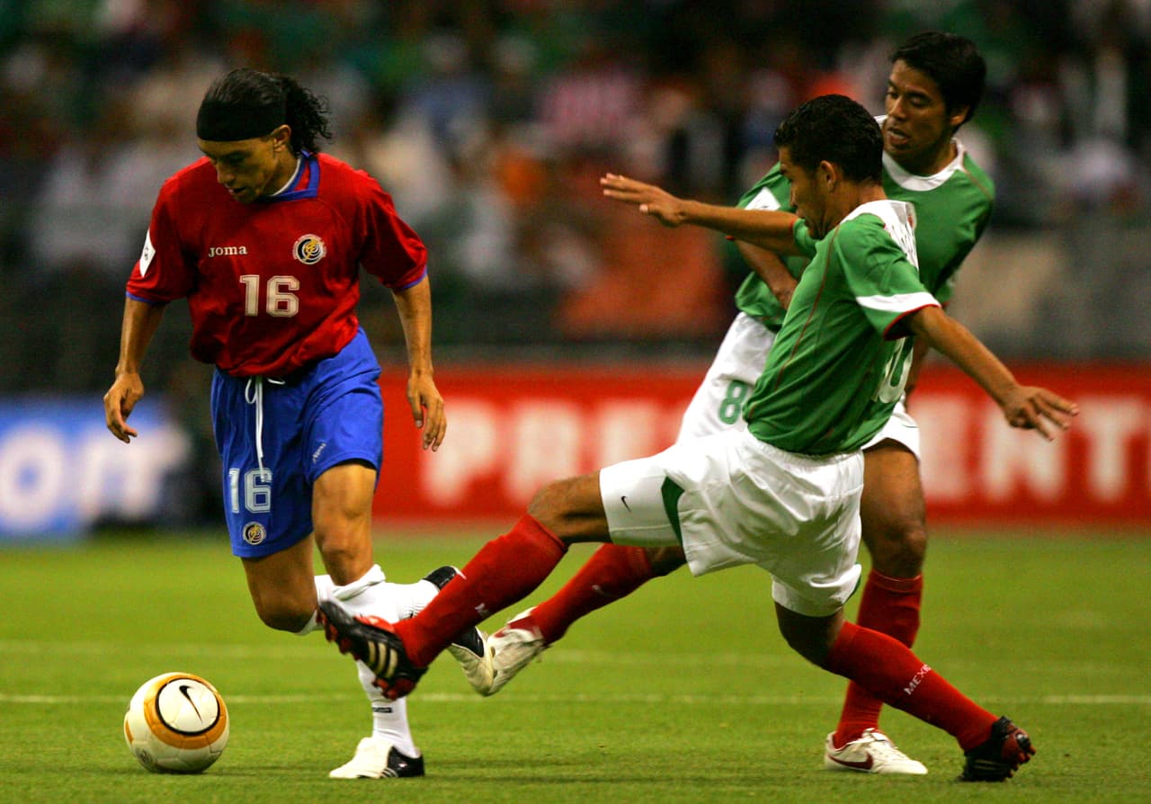Costa Rica llegó de visitante con la necesidad de vencer a México, que por el contrario tenía a su mano con un triunfo la clasificación en el séptima fecha de eliminatorias el 17 de agosto de 2005.