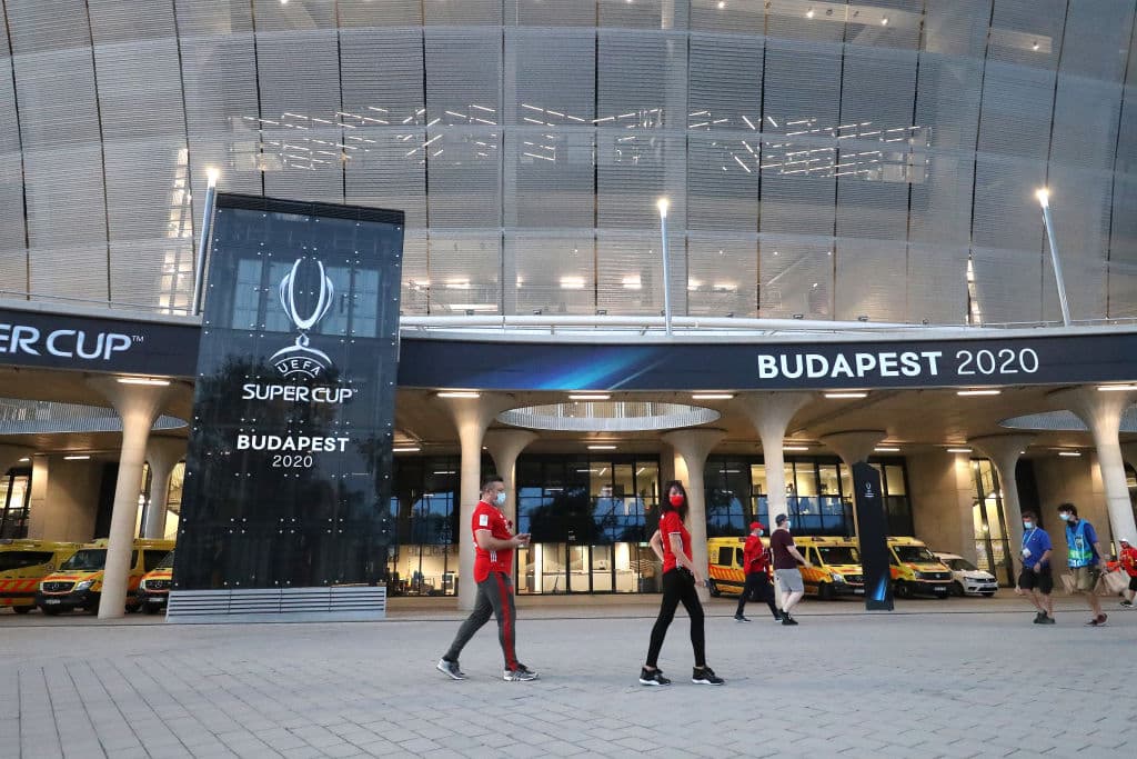 Distancia social de 1.5m y utilizar la mascarilla en el interior y exterior del estadio son las principales medidas que la UEFA especificó.