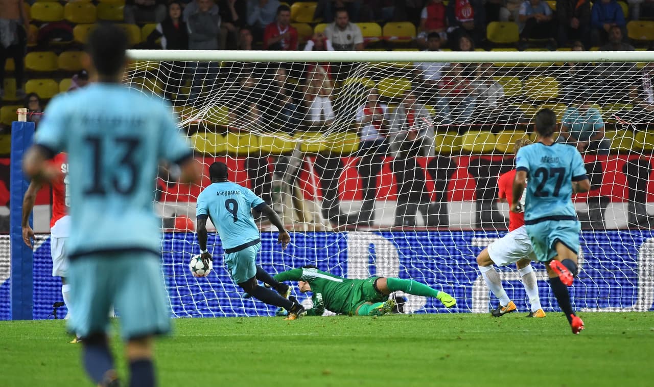 Porto apeló al contragolpe y de nuevo al minuto 24 del segundo tiempo Aboubakar puso el 0-2.