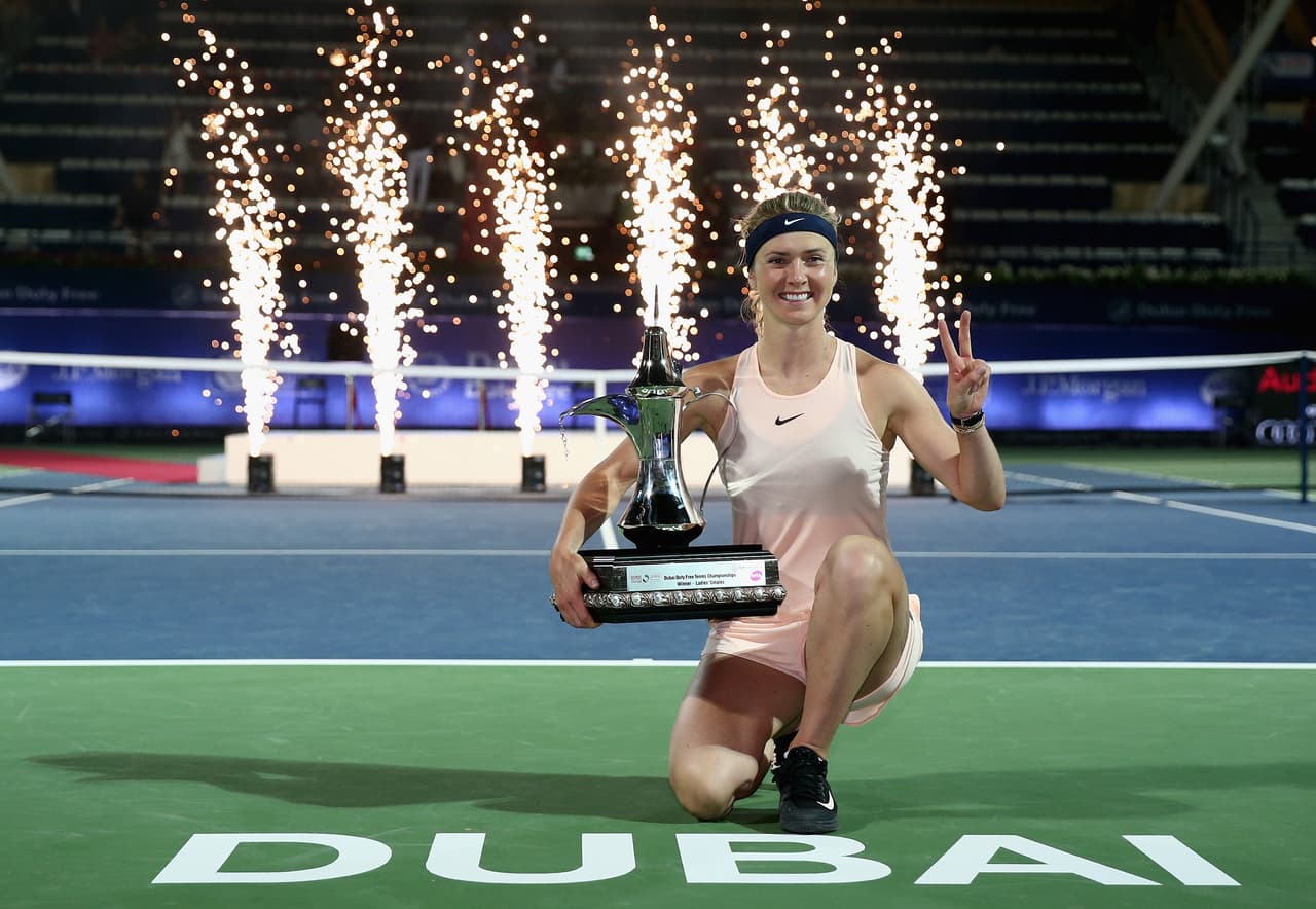 La ucraniana Elina Svitolina, primera favorita y cuarta del mundo, conquistó por segundo año consecutivo el torneo de Dubai tras imponerse en la final a la rusa Daria Kasatkina por 6-4 y 6-0.