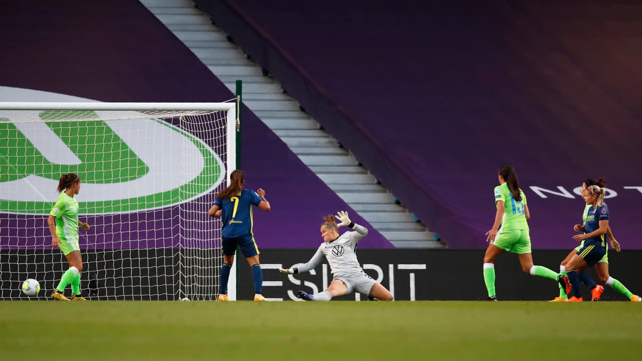 Con goles de Le Sommer, Kumagai y Gunnarsdottir por parte del Lyon, el equipo francés levanta su quinta copa consecutiva y séptima en su historia. Wolfsburg simplemente no pudo y sólo anotó una diana.