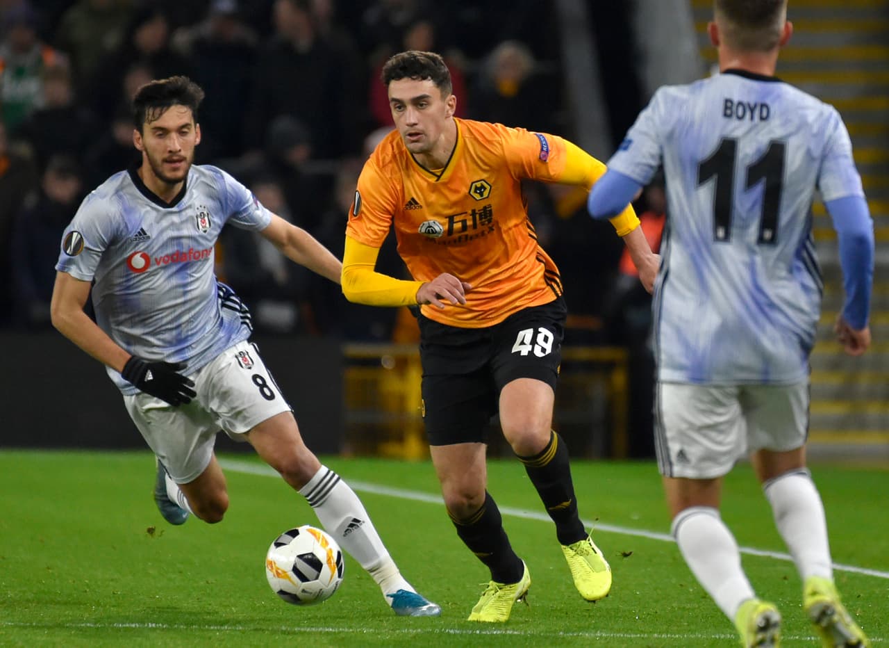 En 12 minutos, Diogo Jota logra un hat-trick que le dio la victoria al Wolverhampton ante Besiktas. Dendonker sella victoria conun cuarto gol para los Wolves y Raúl Jiménez se pierde encuentro al estar suspendido por tarjetas acumuladas.