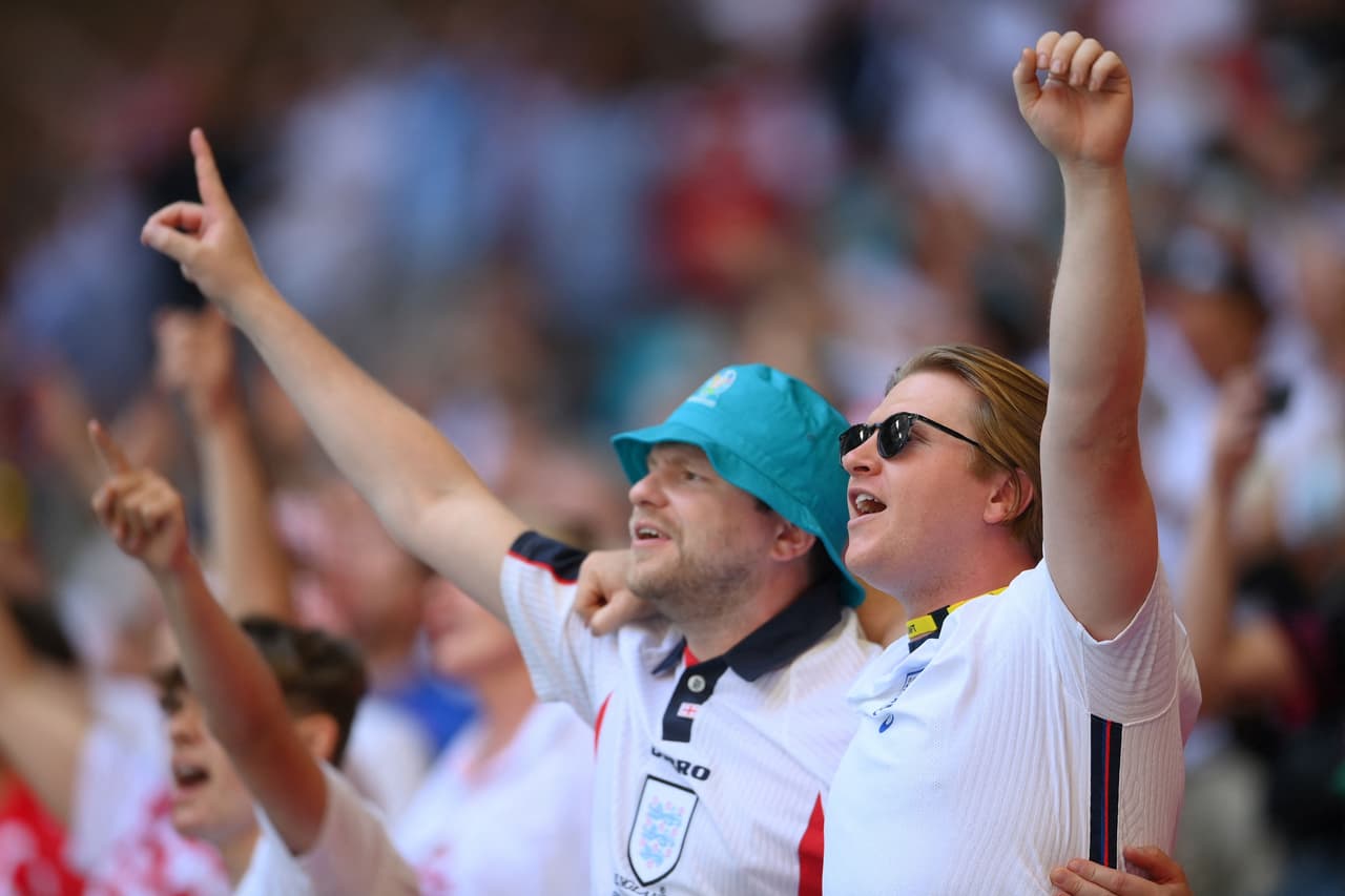 Wembley aplaude protesta contra el racismo de Inglaterra