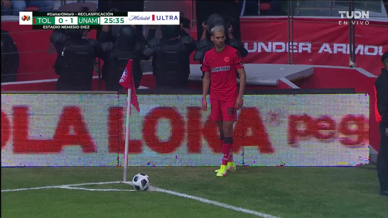 ¡TIRO ATAJADO! disparo por Raúl López.