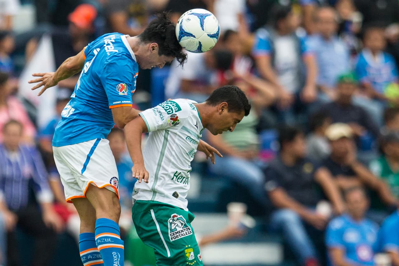 Cruz Azul es la peor defensa del torneo, le han metido 15 goles en tan solo 8 partidos, es uno de los peores registros de los cementeros en los torneos cortos.