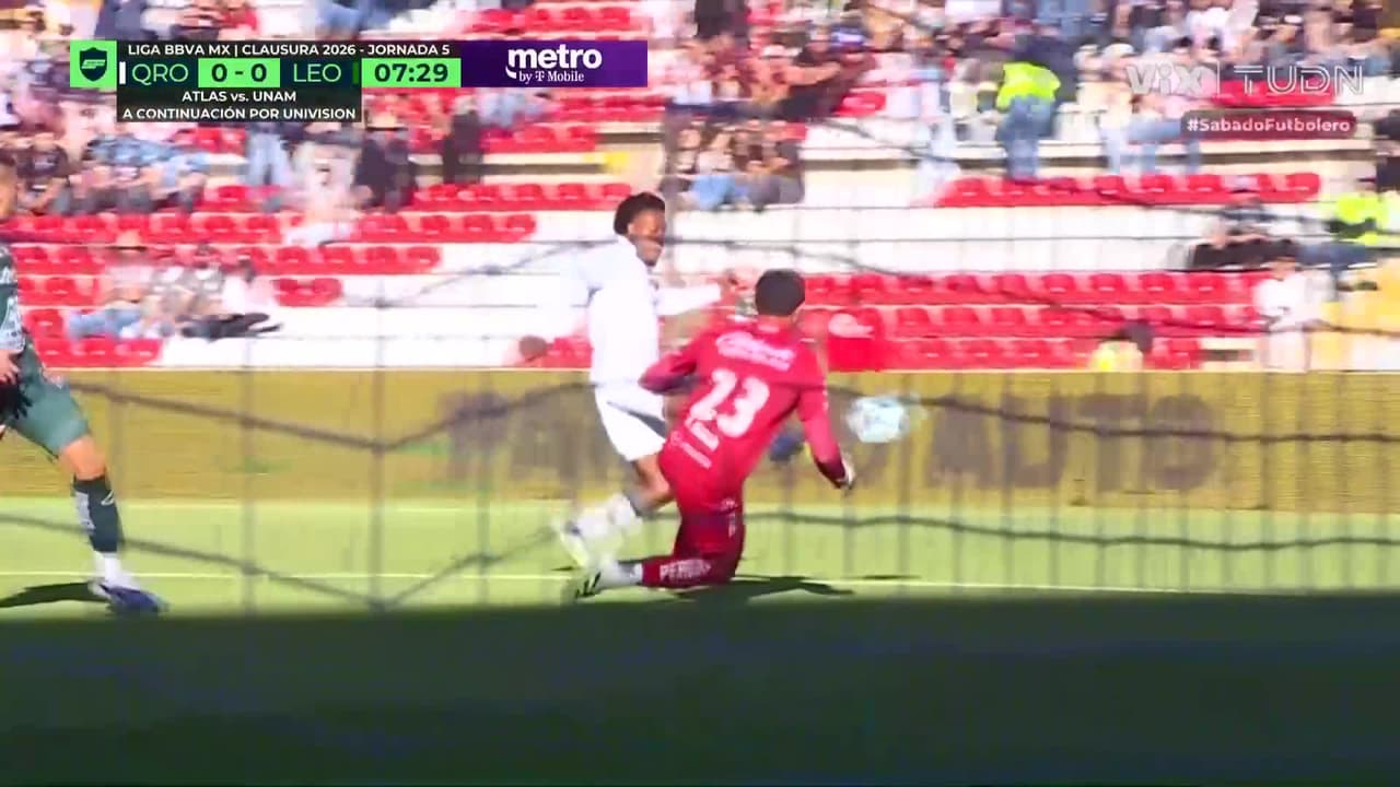 ¡Quéretaro falla penal! El guardameta Óscar García se queda con el esférico