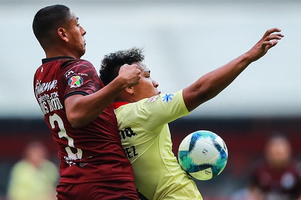 La primera mitad finalizó con victoria parcial para las Águilas y el marcador no reflejaba la amplia superioridad de los locales.