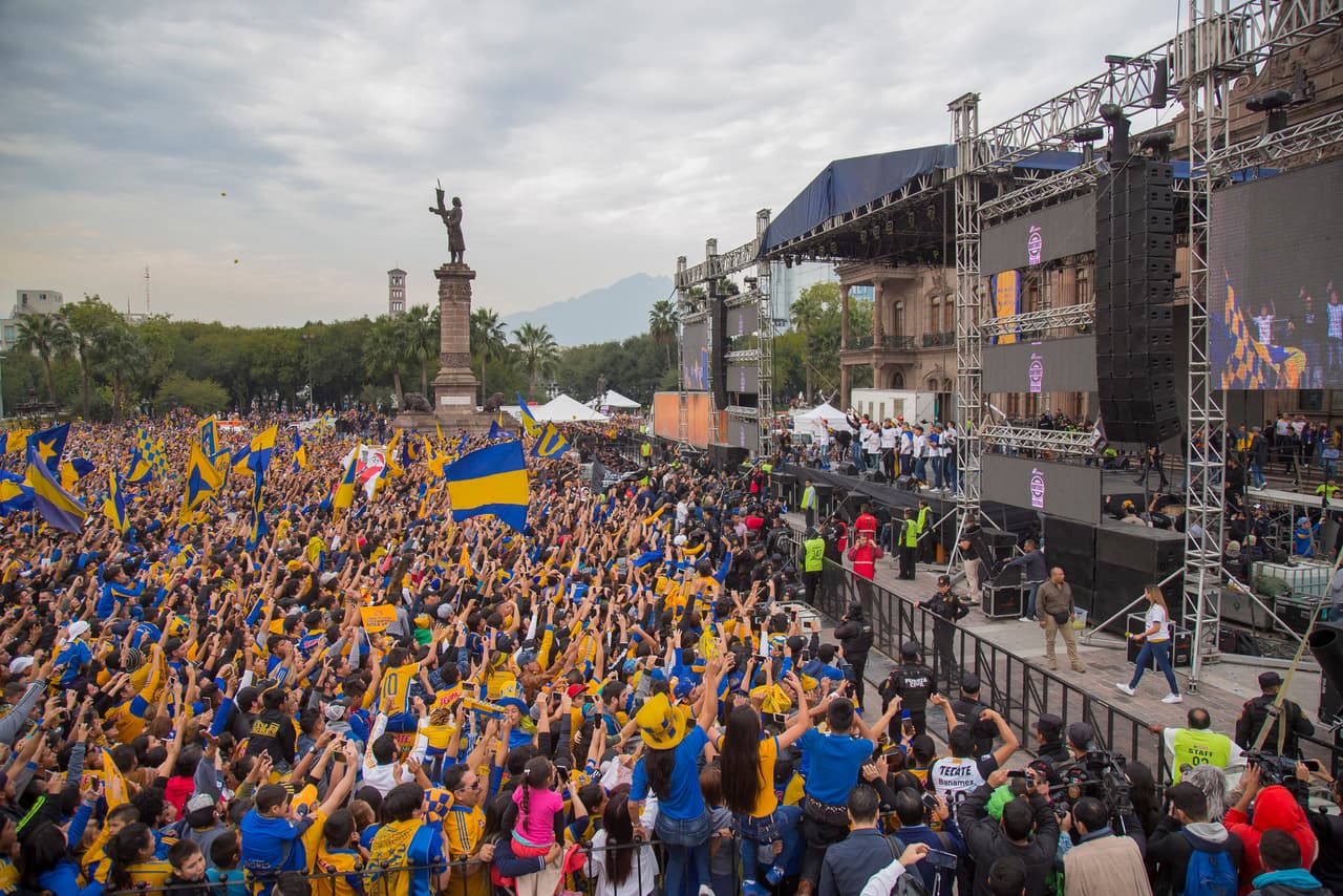 Tigres desfiló por las calles de Monterrey como campeón del Apertura 2017.