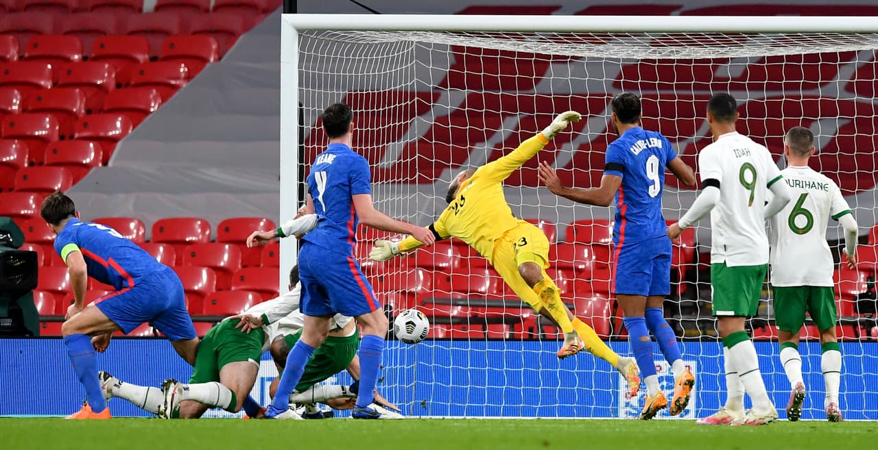 En duelo de preparación a la quinta fecha de la Nations League, el cuadro inglés goleó en Wembley. | Maguire (18’) abrió el marcador, Sancho (31’) hizo el segundo y Calvert-Lewin (56’) selló la goleada. Inglaterra se medirá a Bélgica e Irlanda se enfrentará a Gales en la J5 de la justa europea.