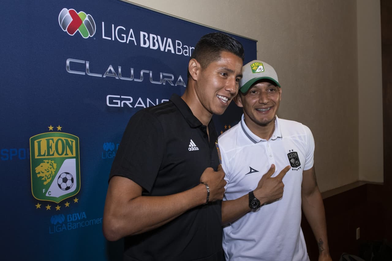 Estas son las mejores imágenes del Día de Medios que sostuvieron Ricardo 'Tuca' Ferretti, entrenador de Tigres, Ignacio Ambriz, técnico del Léon, y algunos de sus futbolistas como Carlos Salcedo, Guido Pizarro, Eduardo Vargas, Luis Montes, Ángel Mena o Fernando Navarro, entre otros, un día antes del Juego de Ida de la Final del Clausura 2019 de la Liga MX, que se efectuará en Monterrey.