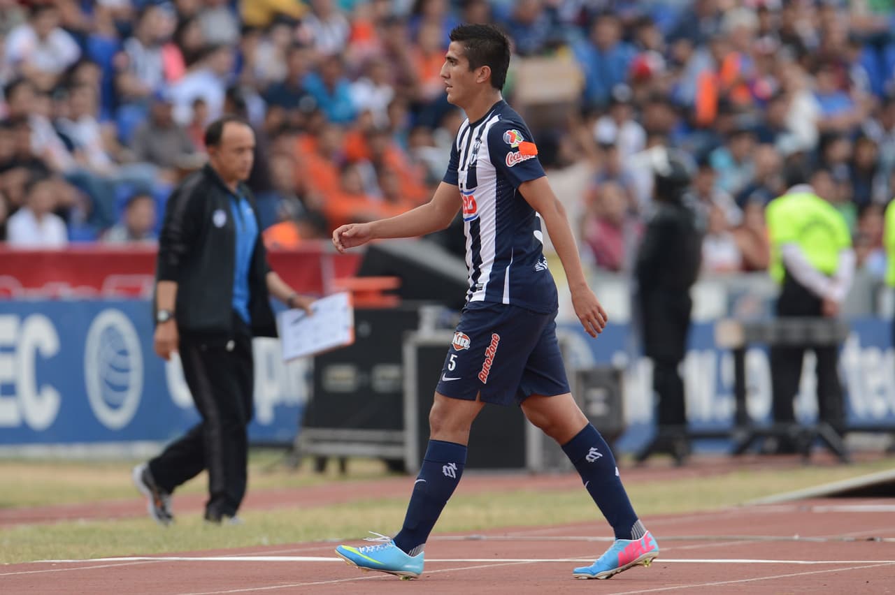 Sin embargo, a nivel de clubes su carrera no tomó mayor vuelo y en 2015 abandonó las filas de Monterrey.