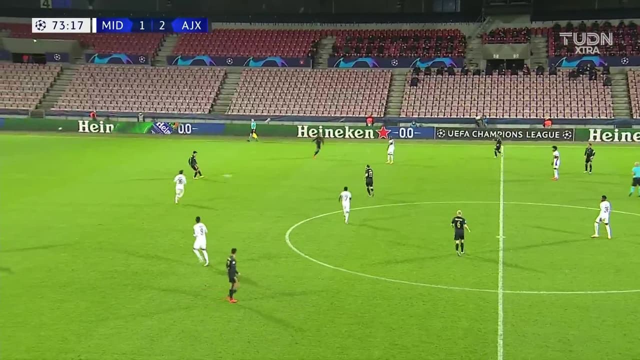 ¡TIRO ATAJADO! disparo por Noussair Mazraoui.