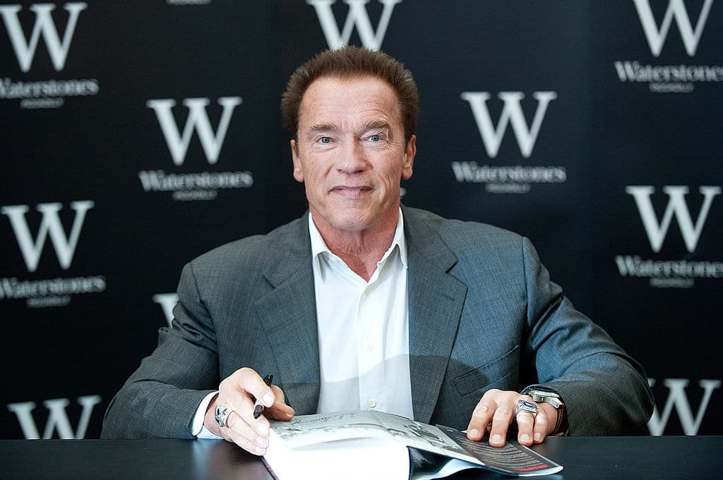 Pero un dictador sudamericano despiadado y vengativo ha logrado localizarle y secuestrar a su hija. Para recuperarla, Matrix deberá volver a Sudamérica con una última misión: acabar con el presidente Velásquez.
<br>