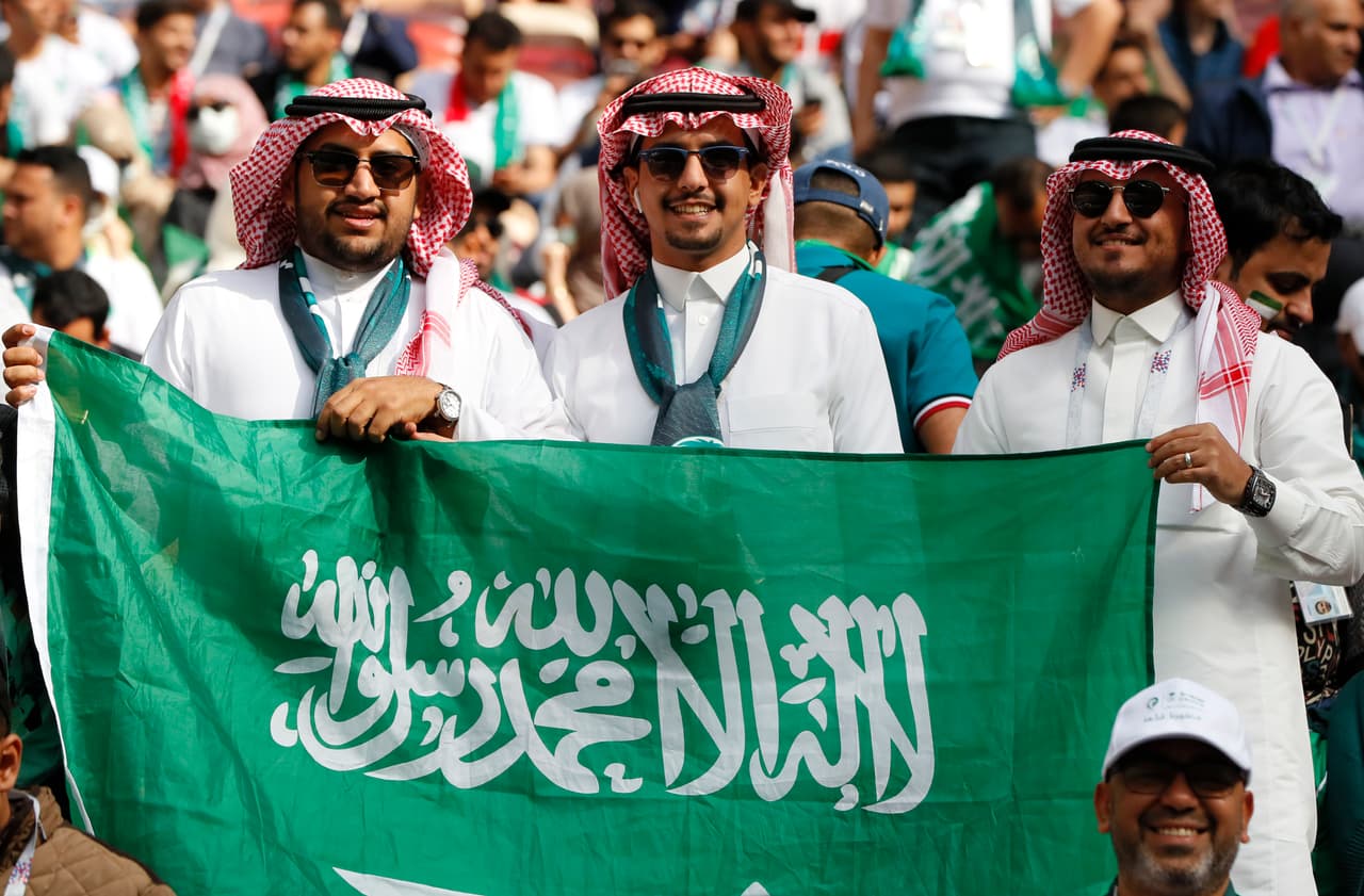 Fanáticos de Rusia y de Arabia Saudí, junto a uno que otro invitado de otros países, hicieron parte de la fiesta previa al partido inicial del Mundial en la jornada inaugural.