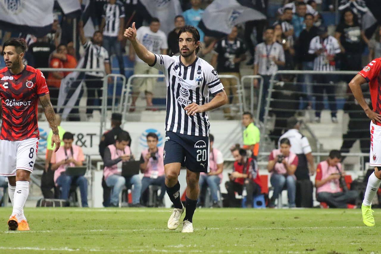 Pizarro intenta recuperar el nivel futbolístico que lo trajo a Monterrey y su nivel de juego comienza a mejorar tras su lesión que lo alejó unas semanas.