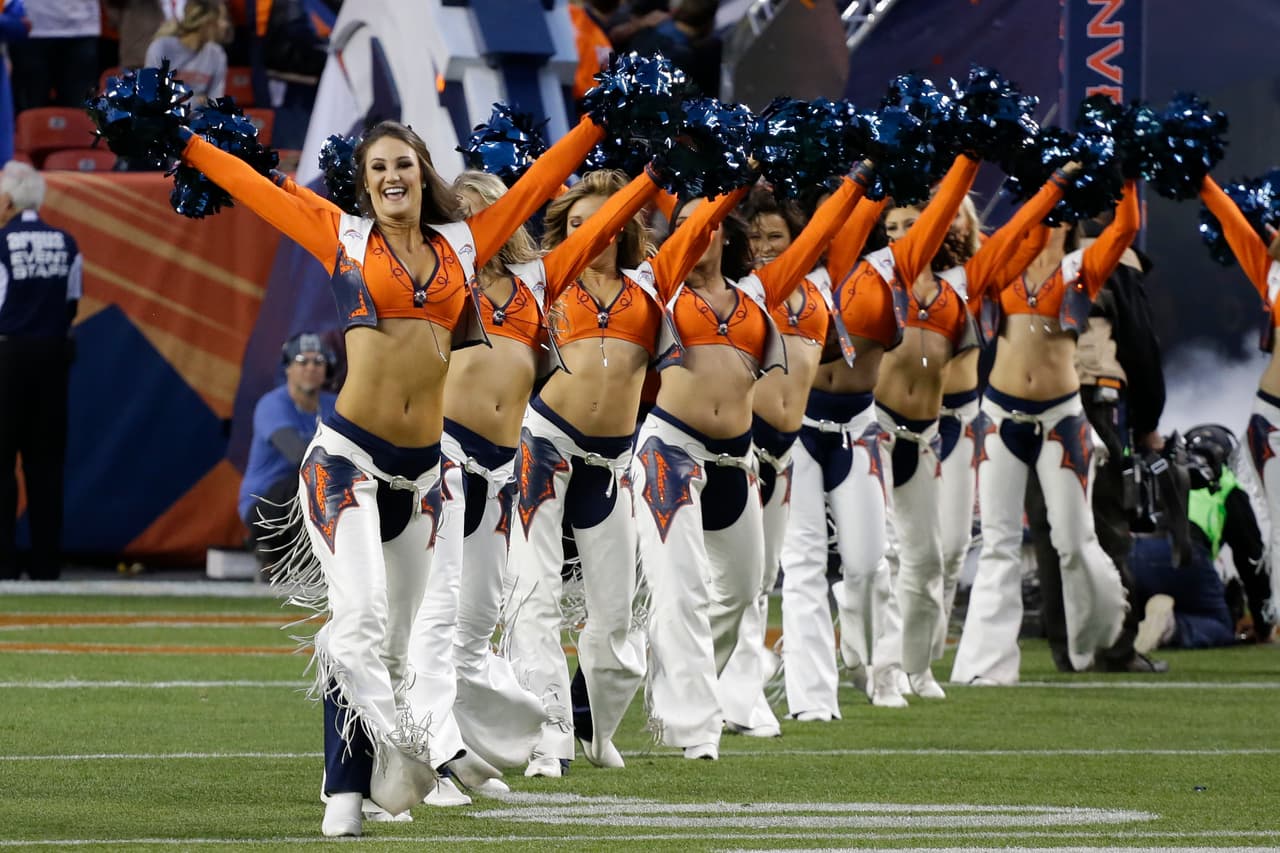 Son hermosas, tienen energía y sus bailes le dan alegría al ambiente en los estadios de la NFL: sin duda, las porristas tienen un papel muy especial para el espectáculo del fútbol americano.