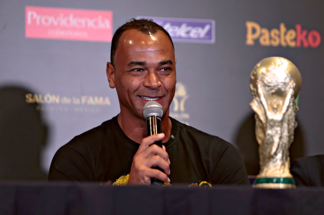 Cafú, dos veces campeón del mundo con Brasil, en 2002 como capitán, es otro de los nuevos miembros que está presente.