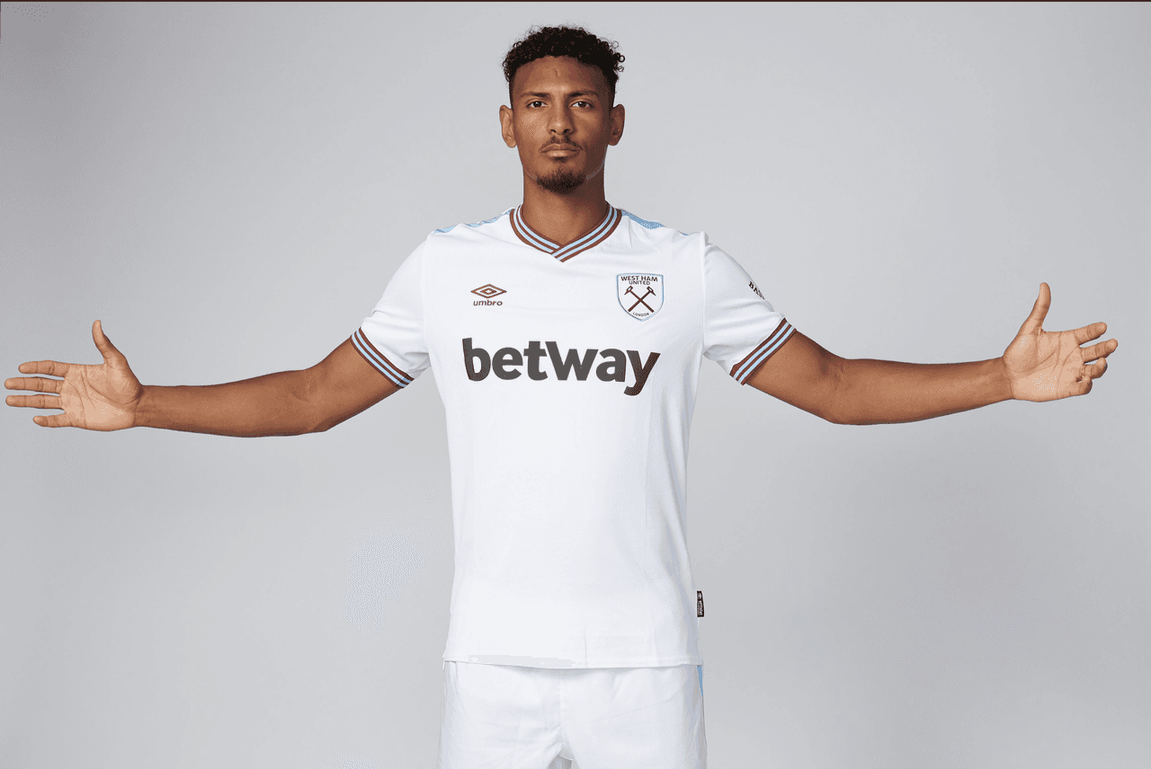 El West Ham United se inspiró en el uniforme de los 80’s.