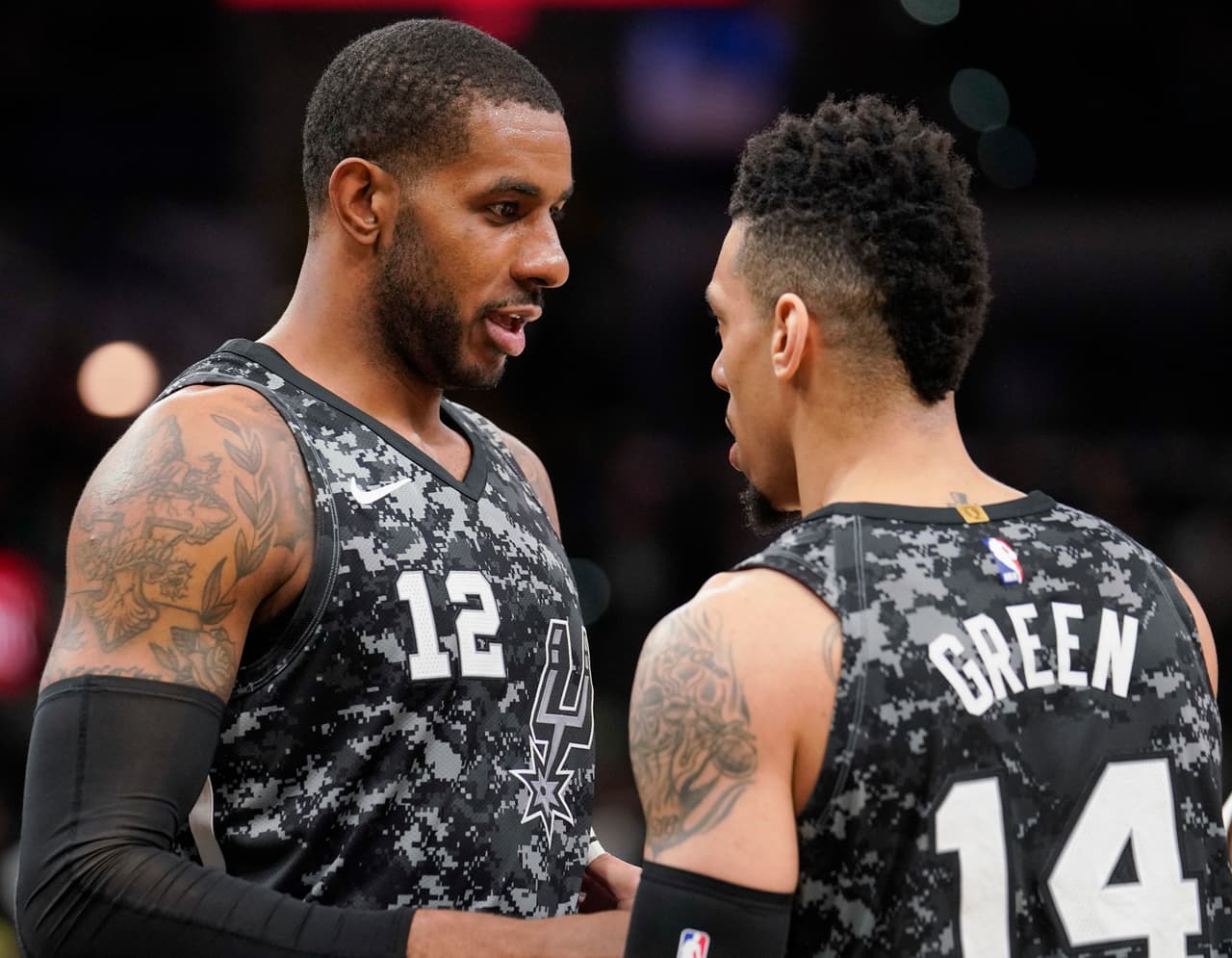 En el AT&T Center los San Antonio Spurs derrotaron por 90-98 a los Washington Wizards en una noche muy buena de LaMarcus Aldridge quien anotó 27 puntos.