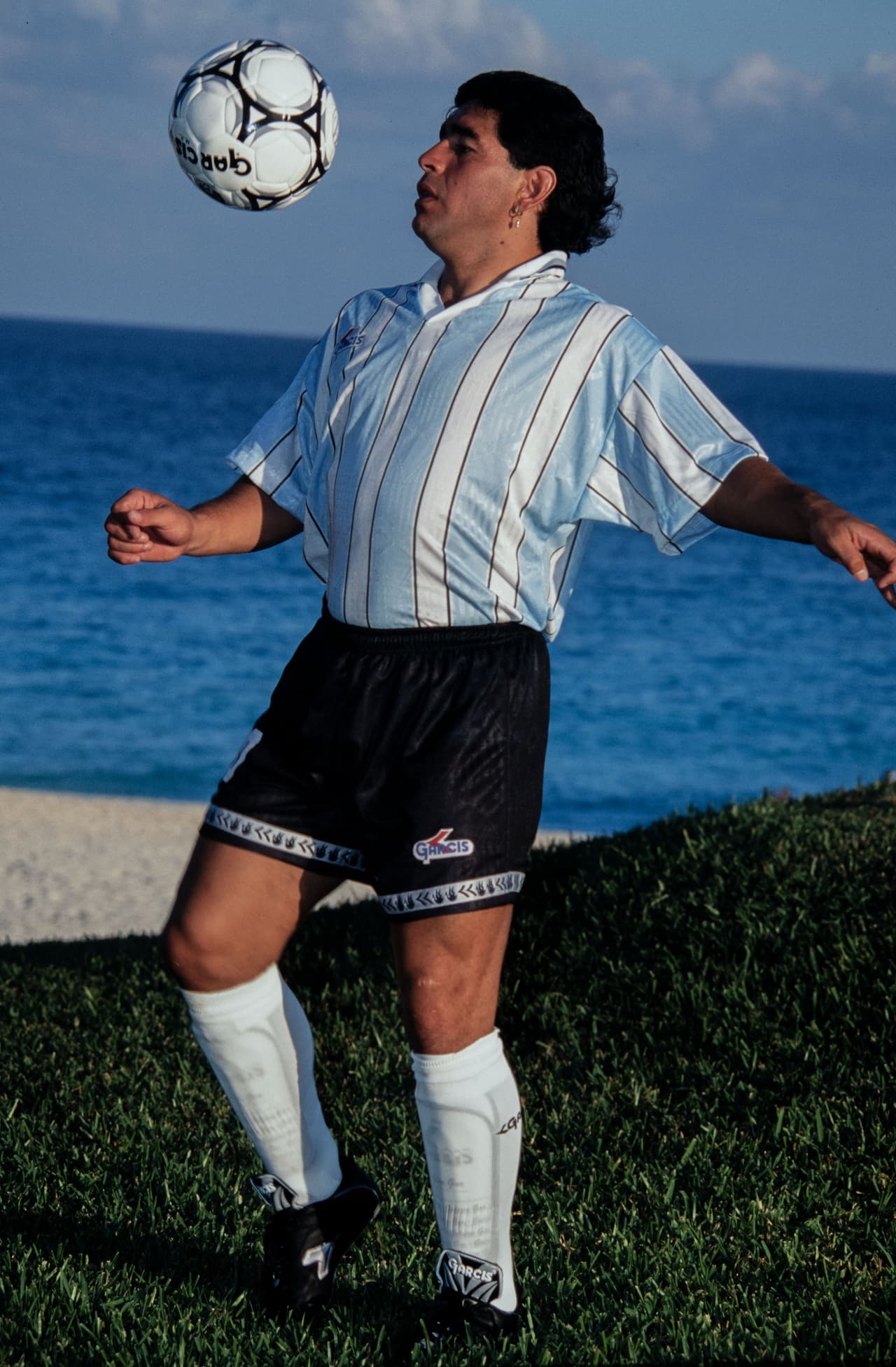 Se le vio contento y mostrando sus grandes dotes como futbolista.