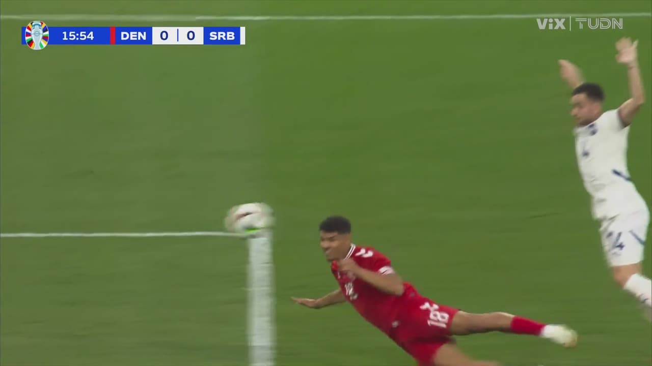 ¡Primer aviso de Dinamarca! Cabezazo de Bah