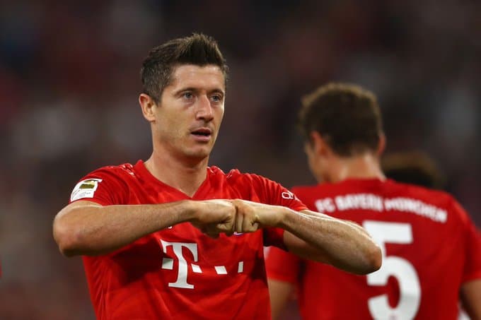 Lewandowski anotó doblete pero el conjunto bávaro no pasó del empate ante el Hertha en el arranque de la Bundesliga.