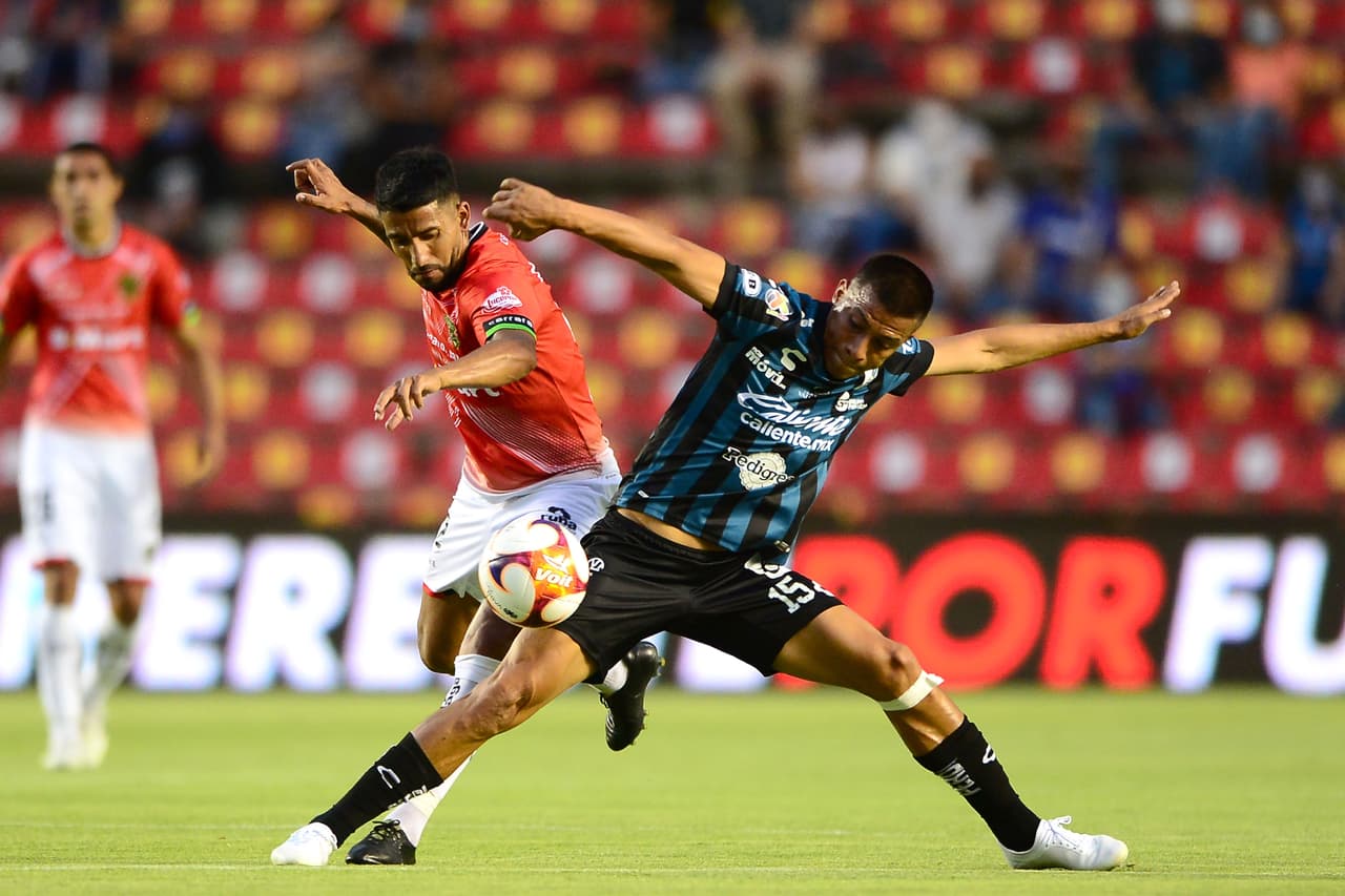 El encuentro tuvo a dos equipos muy aguerridos pero poco precisos.