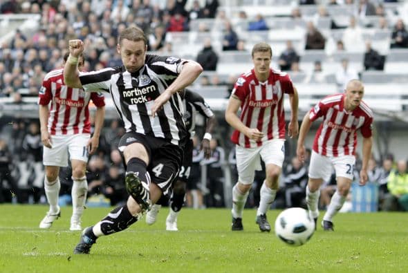 Kevin Nolan adelantó al Newcastle al convertir un penalti.