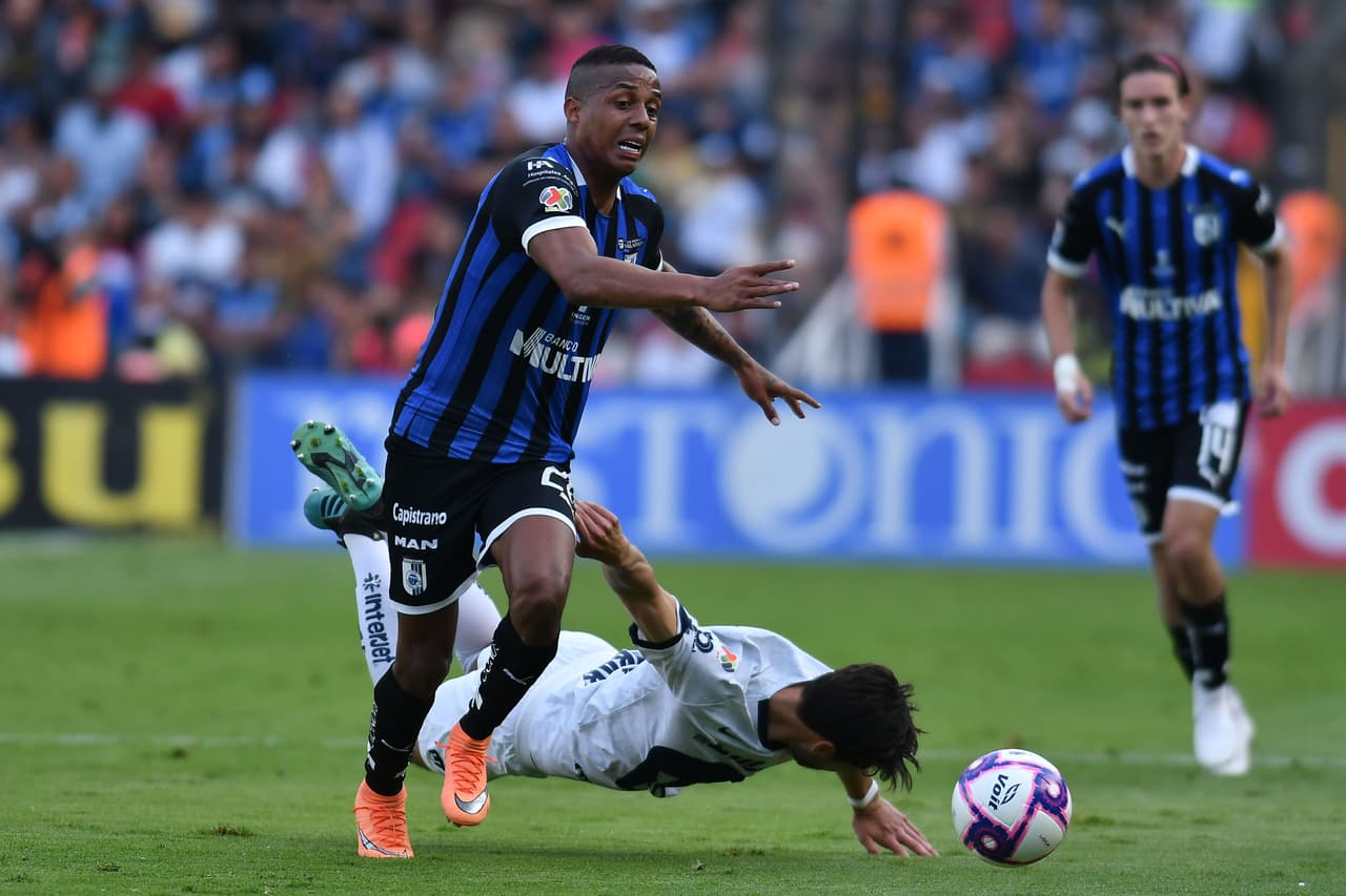 Con goles de Jordan Sierra (26), Aké Loba (29) y Enrique Triverio (82), Querétaro golea y se lleva los tres puntos en casa.