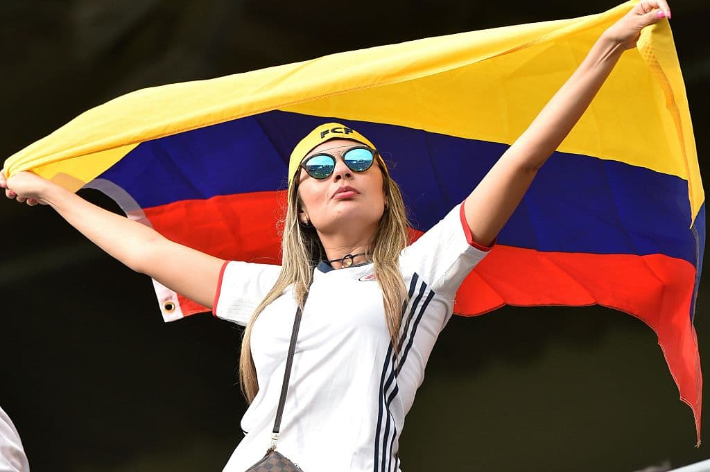 A fan of Colombia waits for the beginning of a Copa America Centenario semifinal football match against Chile in Chicago, Illinois, United States, on June 22, 2016. / AFP / Nelson ALMEIDA (Photo credit should read NELSON ALMEIDA/AFP/Getty Images)