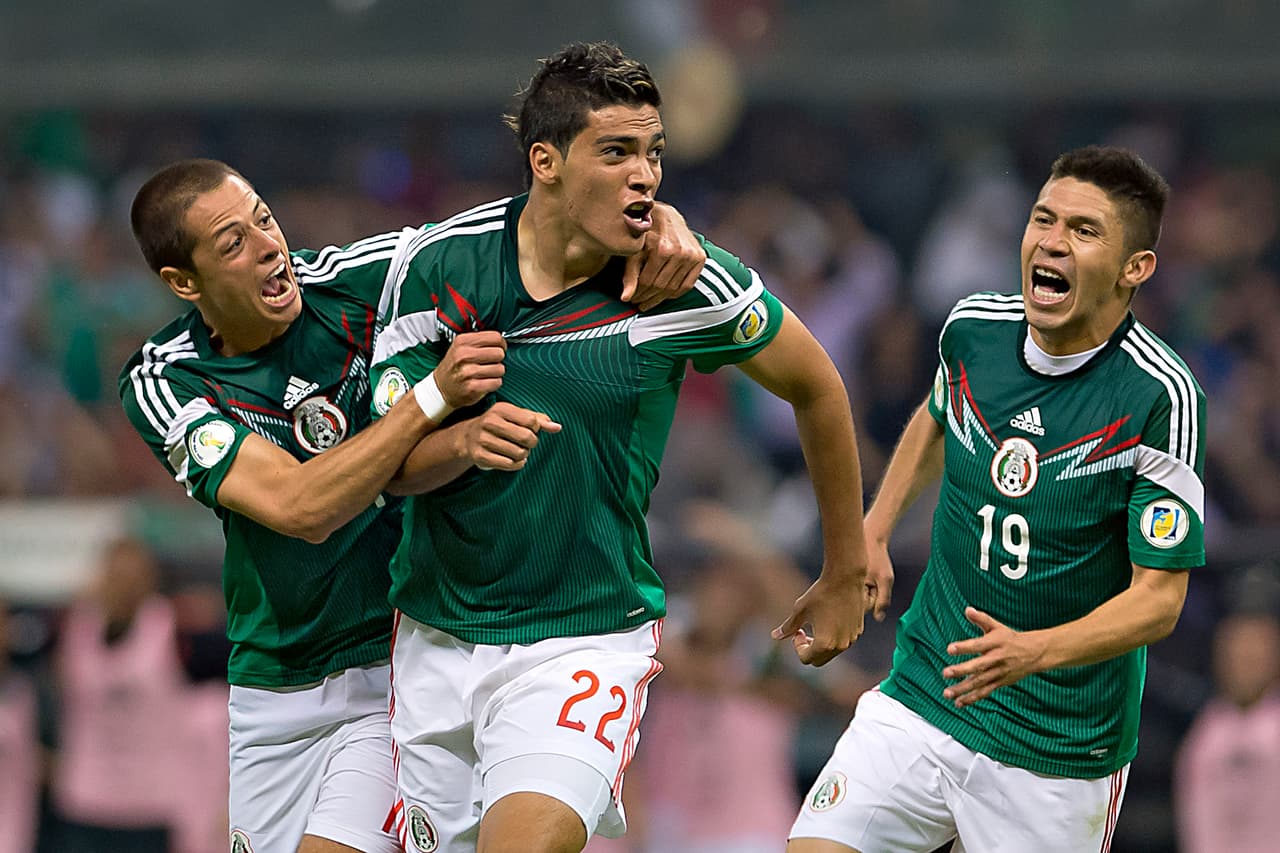 El joven delantero, entonces en el América, recibió de Fernando Arce en el borde del área y con la 'chilena' mandó el balón a la red, ayudado por el poste, para poner a celebrar a todo el Azteca.