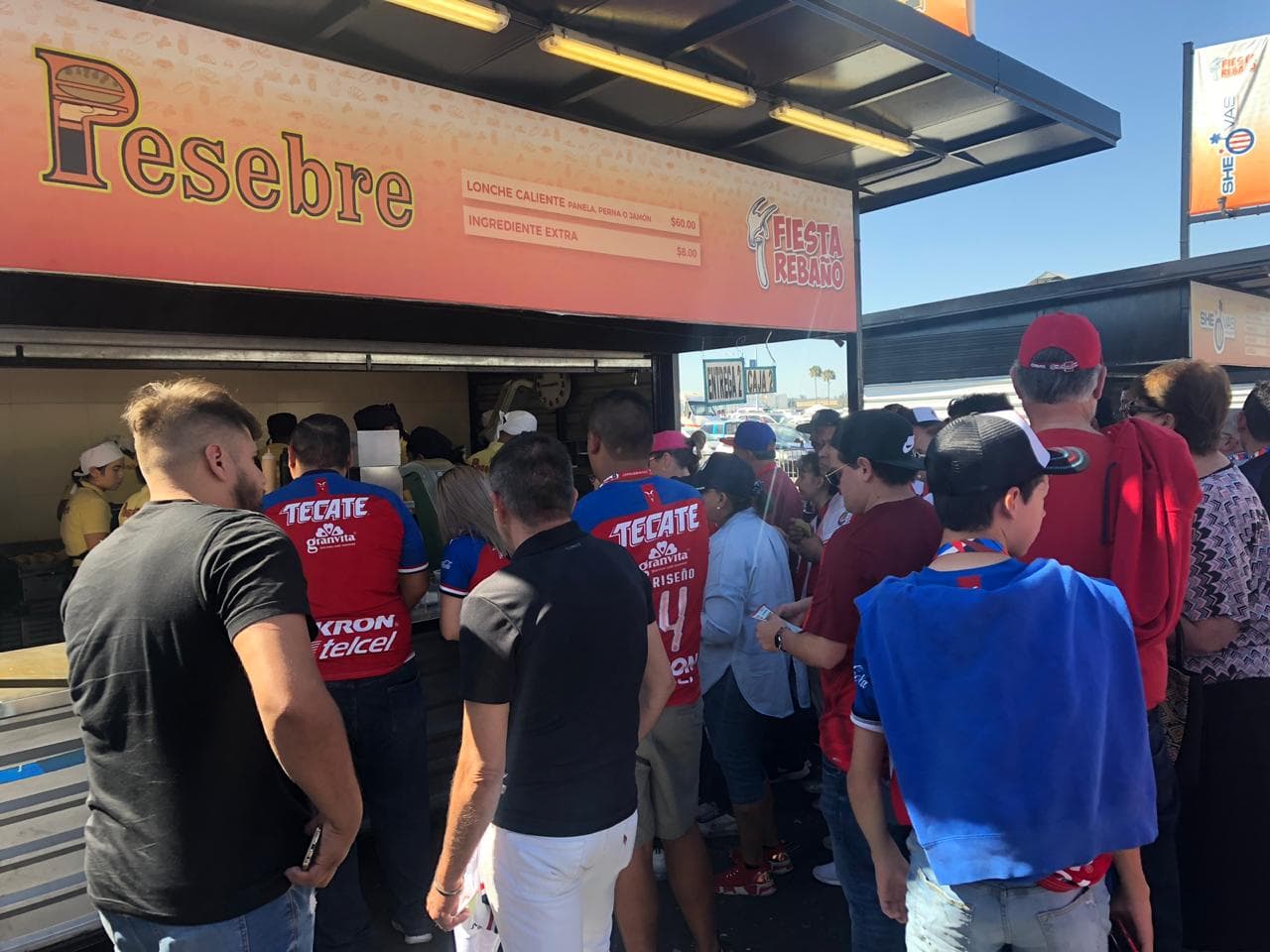 Así se vive el ambiente previo al choque entre Chivas y León en el futbol mexicano.