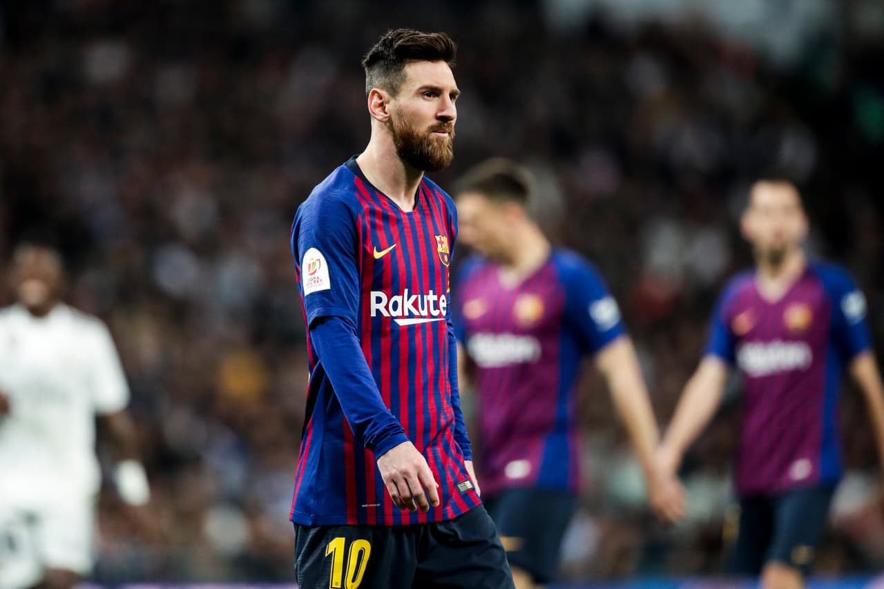 Delantero: Lionel Messi - Cláusula de 700 millones de euros.