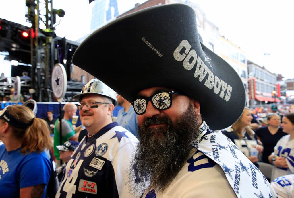 Así se vivieron los momentos previos a la edición 2019 del Draft de la NFL. Imperdibles imágenes de los fanáticos más apasionados del mundo.