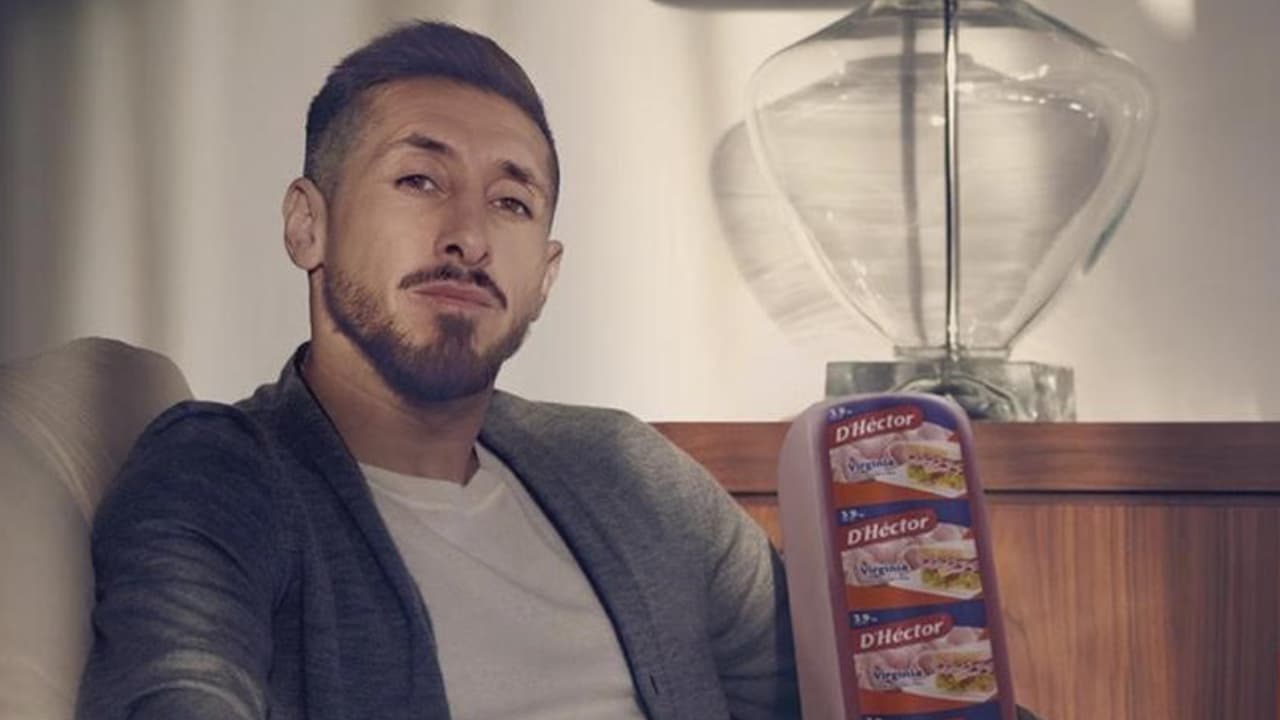 El volante mexicano está en un momento puntual para definir su futuro en el balompié europeo.